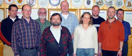 Unser Bild zeigt den neuen Ortsbeirat mit Stadtrat Carsten Mark Langohr (links), Bürgermeister Frank Ide (rechts) und den Mitgliedern Armin Schombert, Reinhold Keller, Hans-Joachim Siebel, Ortsvorsteher Jürgen Hofmann, Pia Fuchs, Michéle Frank und Thorsten Herdejost 