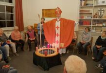 Nikolaus besuchte den Lardenbacher Adventskranz