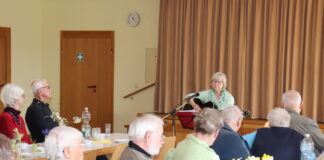 „Lebbe Ridda“ begeisterte mit Mundart beim Seniorentreff