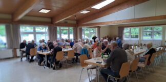 Senioren ließen sich Gegrilltes schmecken